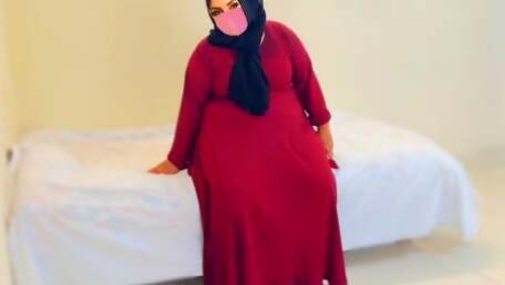 Fucking a Chubby Muslim mother-in-law wearing a red burqa & Hijab (Part-2)