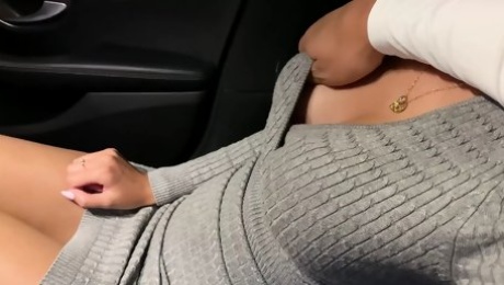 Blowjob in the car on the first date