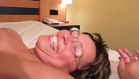 The very hotshows me how she masturbates her pussy with a sex toy
