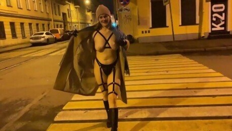 The bitch to walk naked down the street!