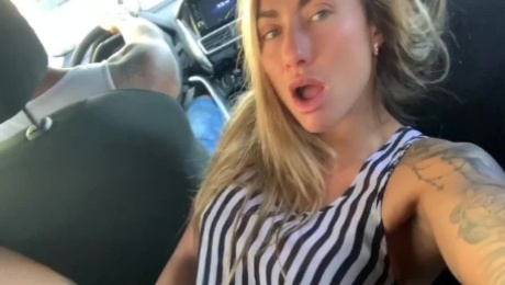 Horny girl, masturbating while her boyfriend drives - Holidays in Florida