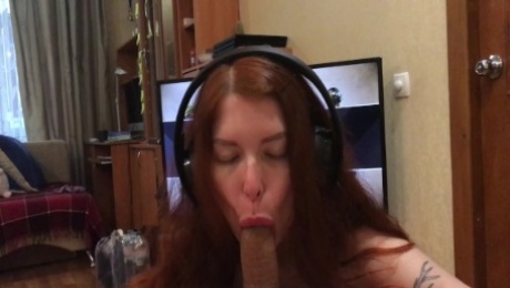 Horny Redhead Like Reverse Cowgirl And Apex Legends -Eating Cum From Condom
