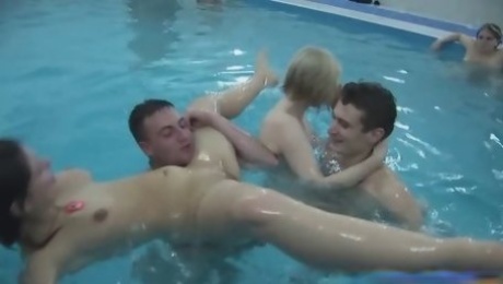 Amateur Czech Swingers Are Hanging Around Now In Public Pool!